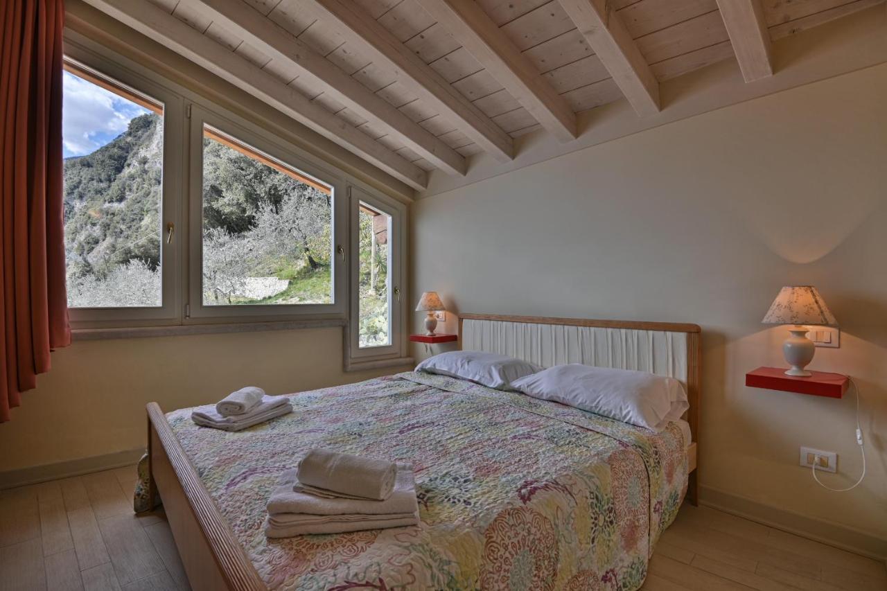 Attico Elais - Theater Home Gargnano Bagian luar foto